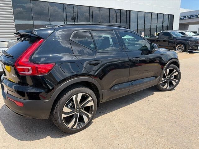 2026 VOLVO XC40