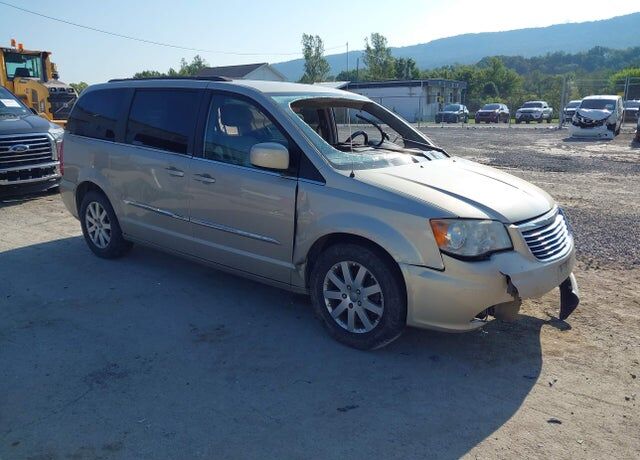 2013 CHRYSLER Town and Country