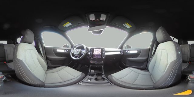2024 VOLVO XC40