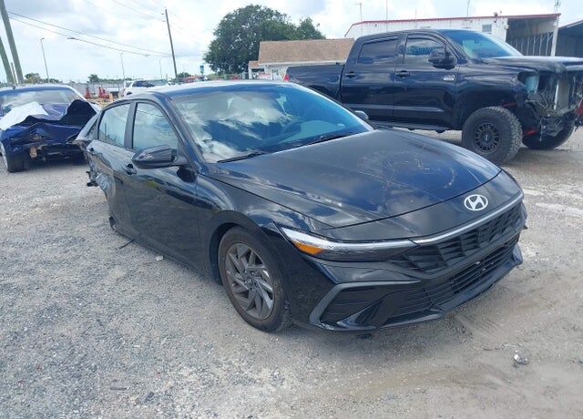 2024 HYUNDAI Elantra