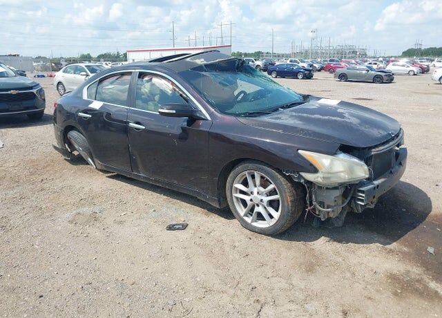 2010 NISSAN Maxima