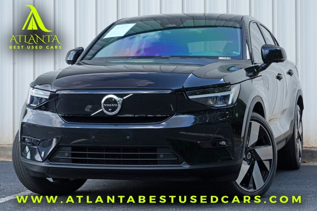 2022 VOLVO C40