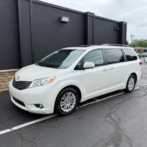 2017 TOYOTA Sienna
