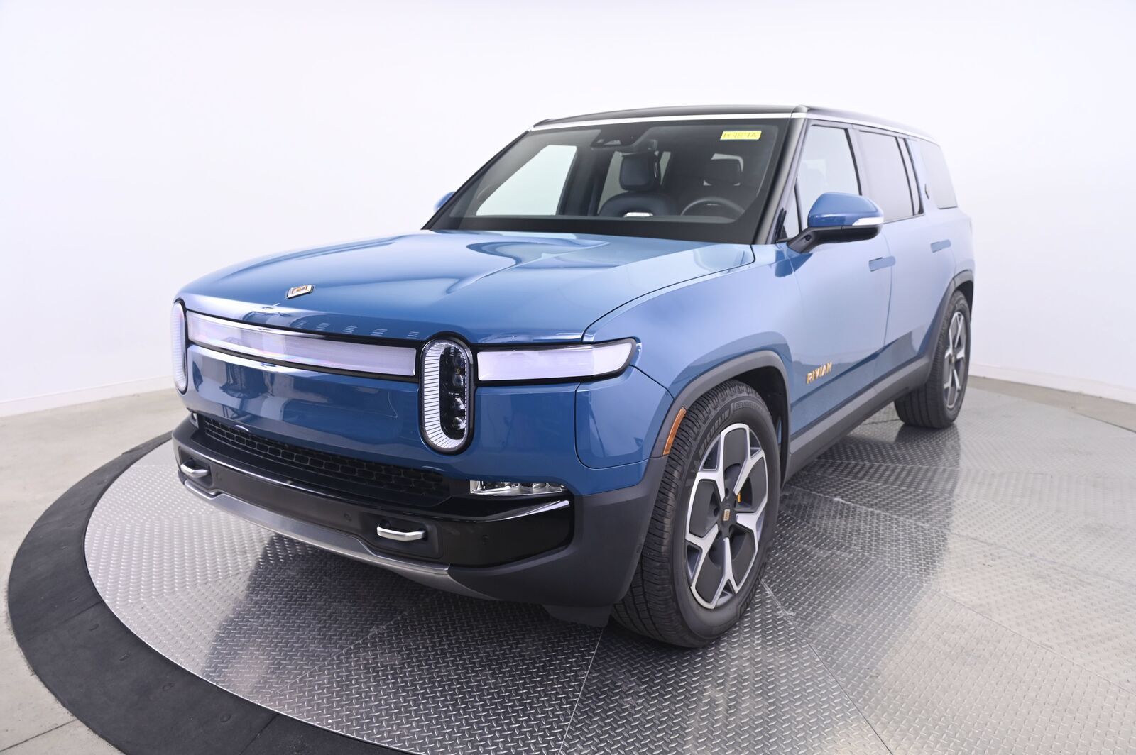 2024 RIVIAN R1S