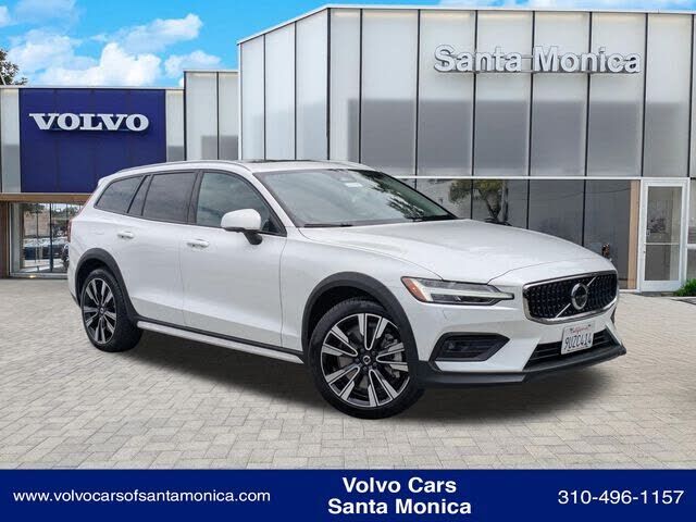 2025 VOLVO V60CC