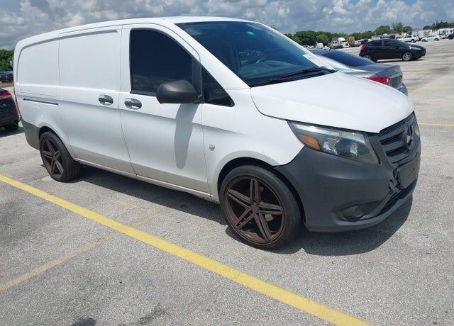 2017 MERCEDES-BENZ METRIS