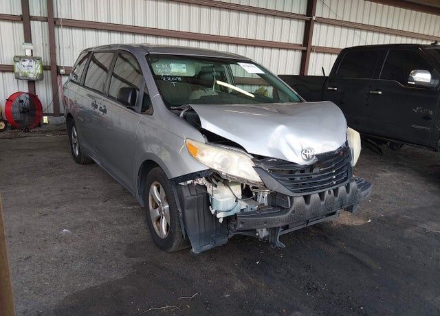 2016 TOYOTA Sienna