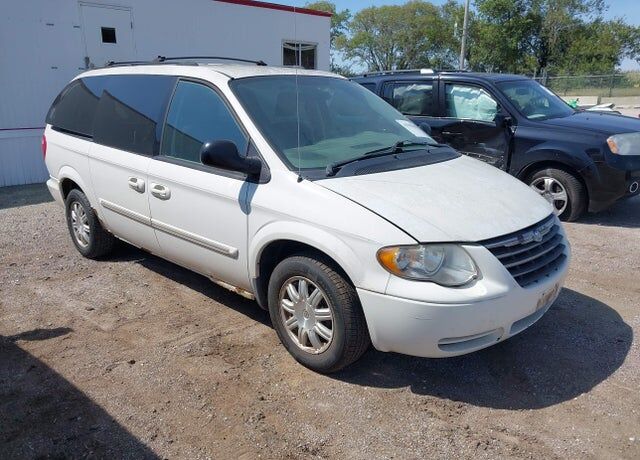 2005 CHRYSLER Town and Country