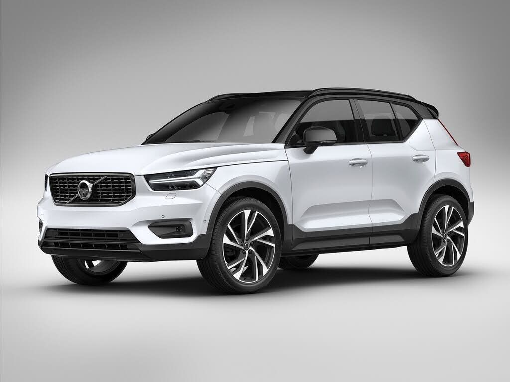 2022 VOLVO XC40