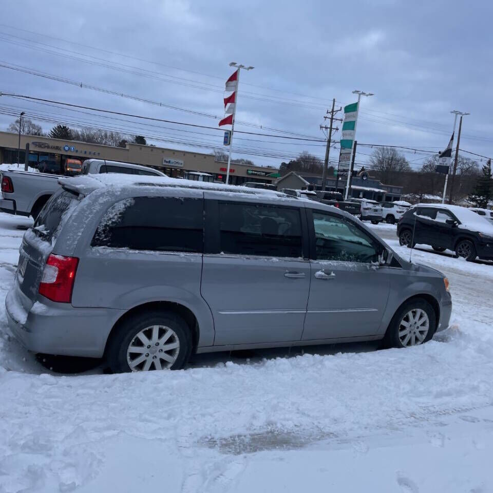 2013 CHRYSLER Town and Country