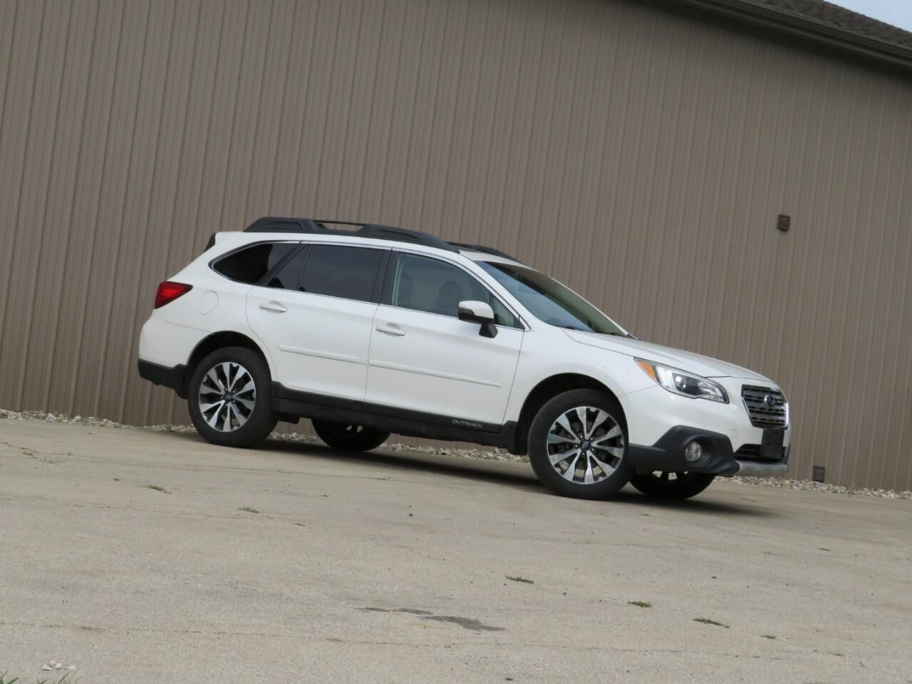 2016 SUBARU Outback