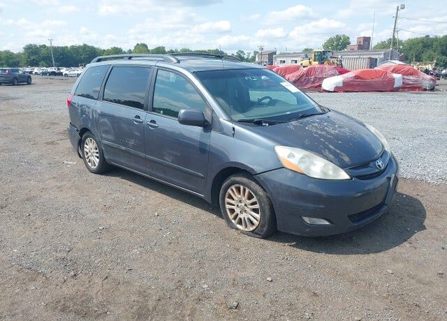 2010 TOYOTA Sienna