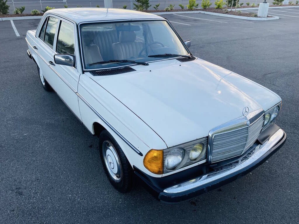 1982 MERCEDES-BENZ 240