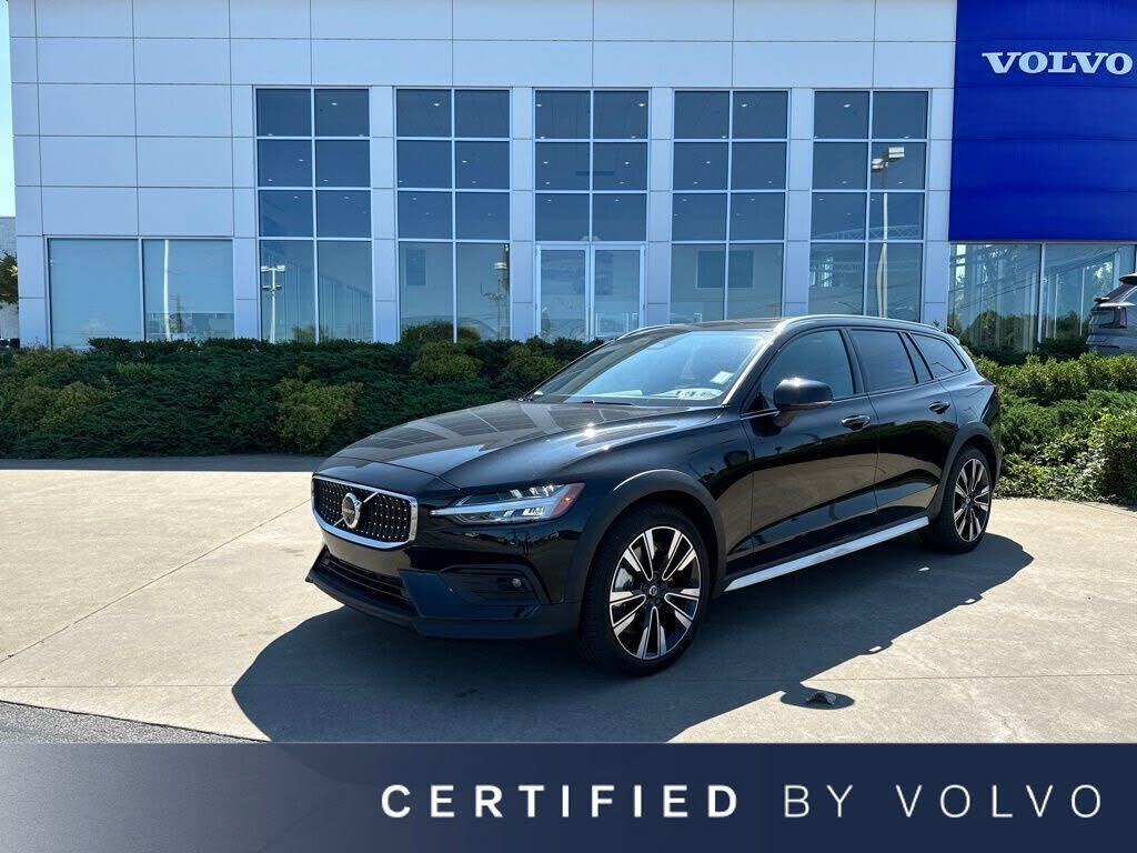 2024 VOLVO V60CC