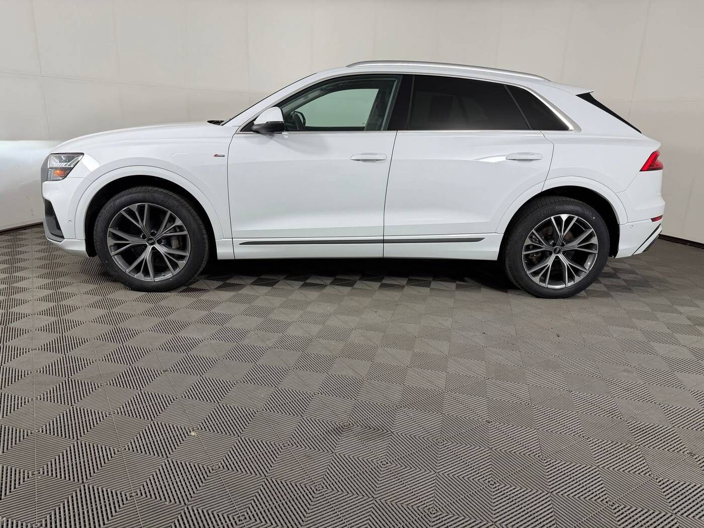 2023 Audi Q8