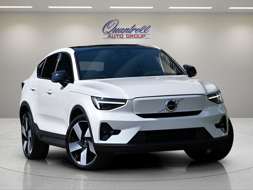 2023 VOLVO C40