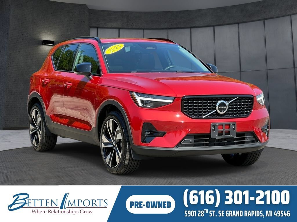 2024 VOLVO XC40