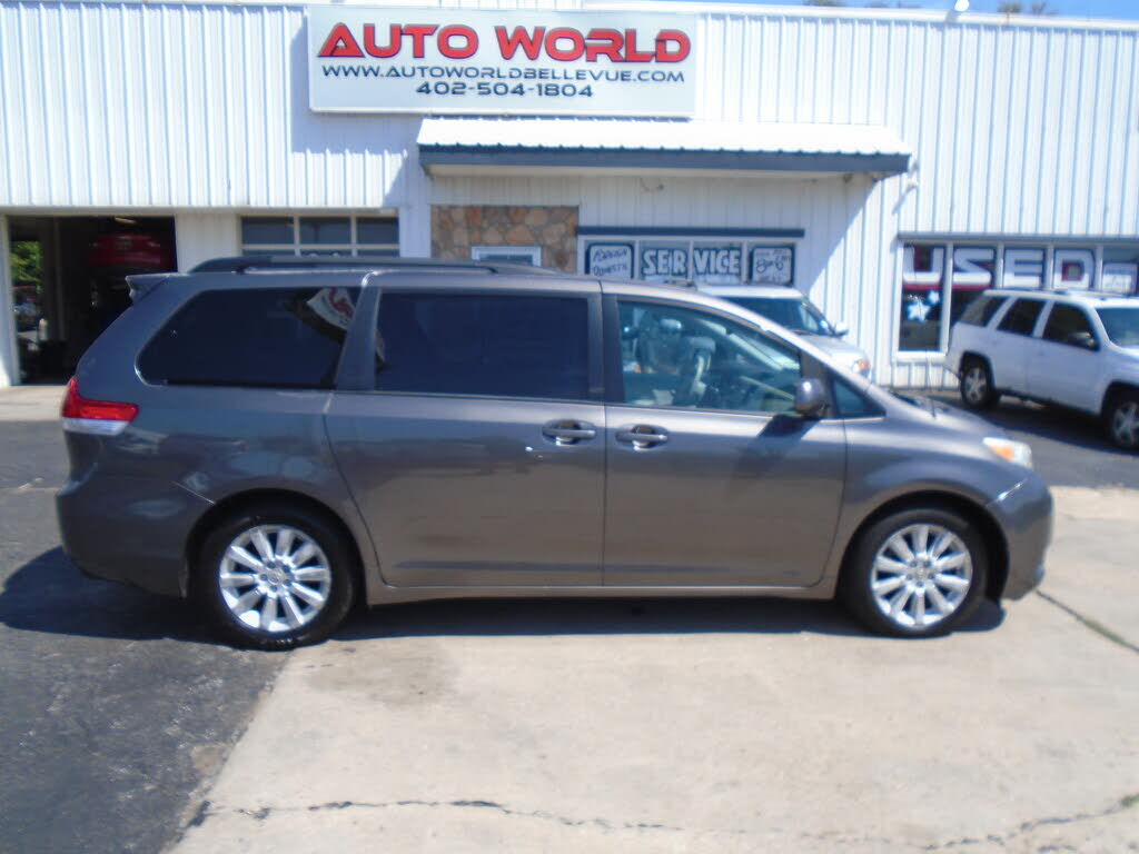 2012 TOYOTA Sienna