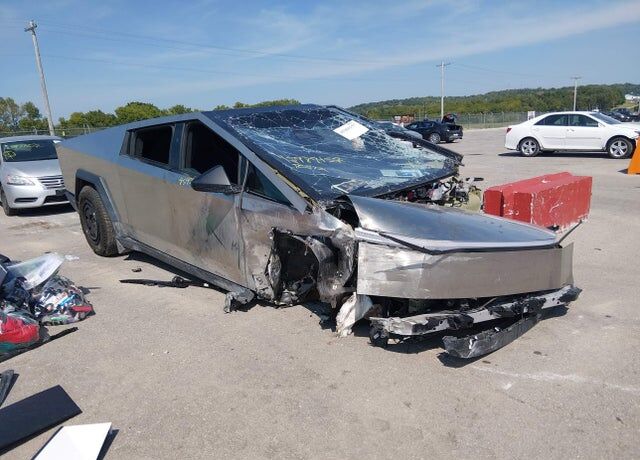 2024 TESLA Cybertruck