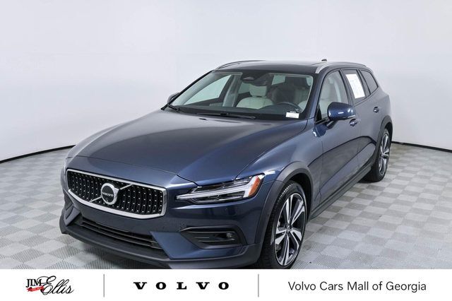 2025 VOLVO V60CC
