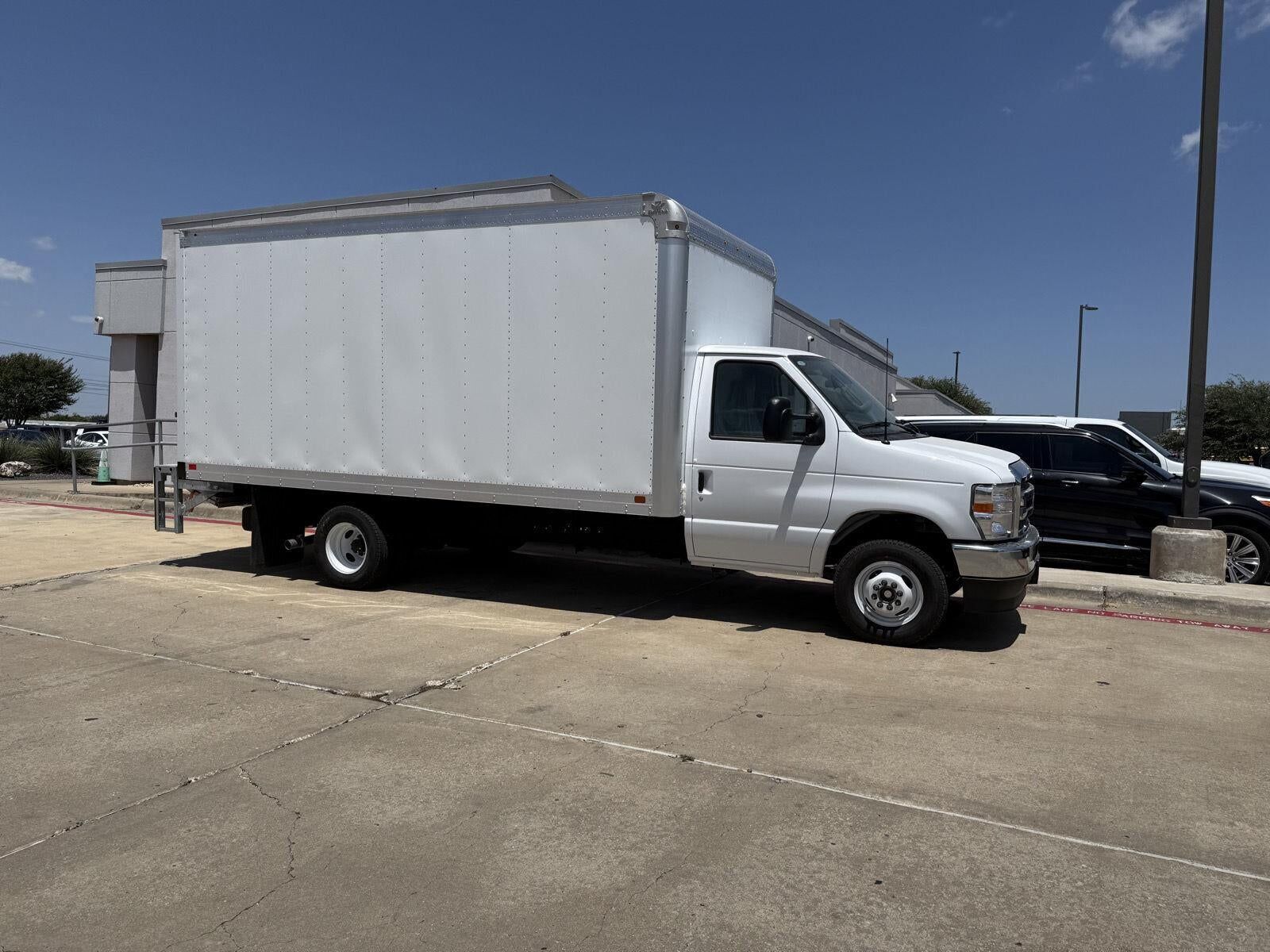 2027 FORD E-450