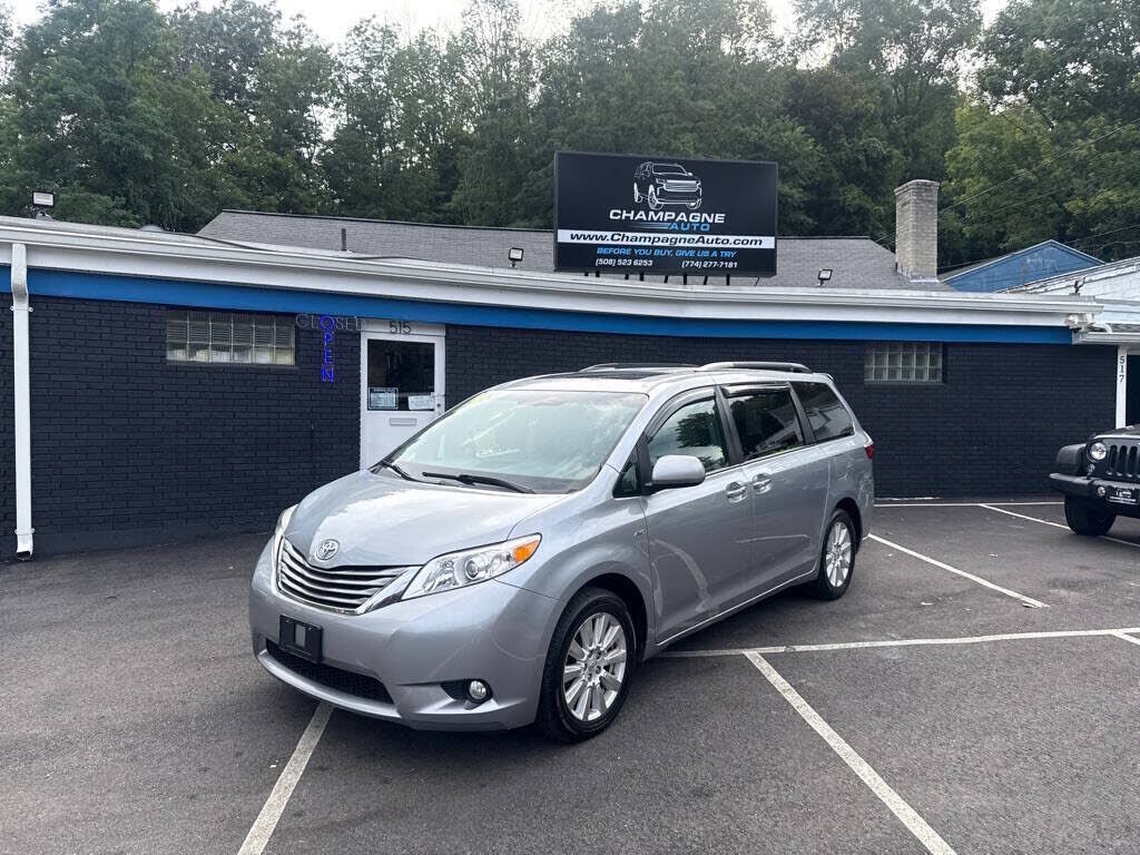 2017 TOYOTA Sienna
