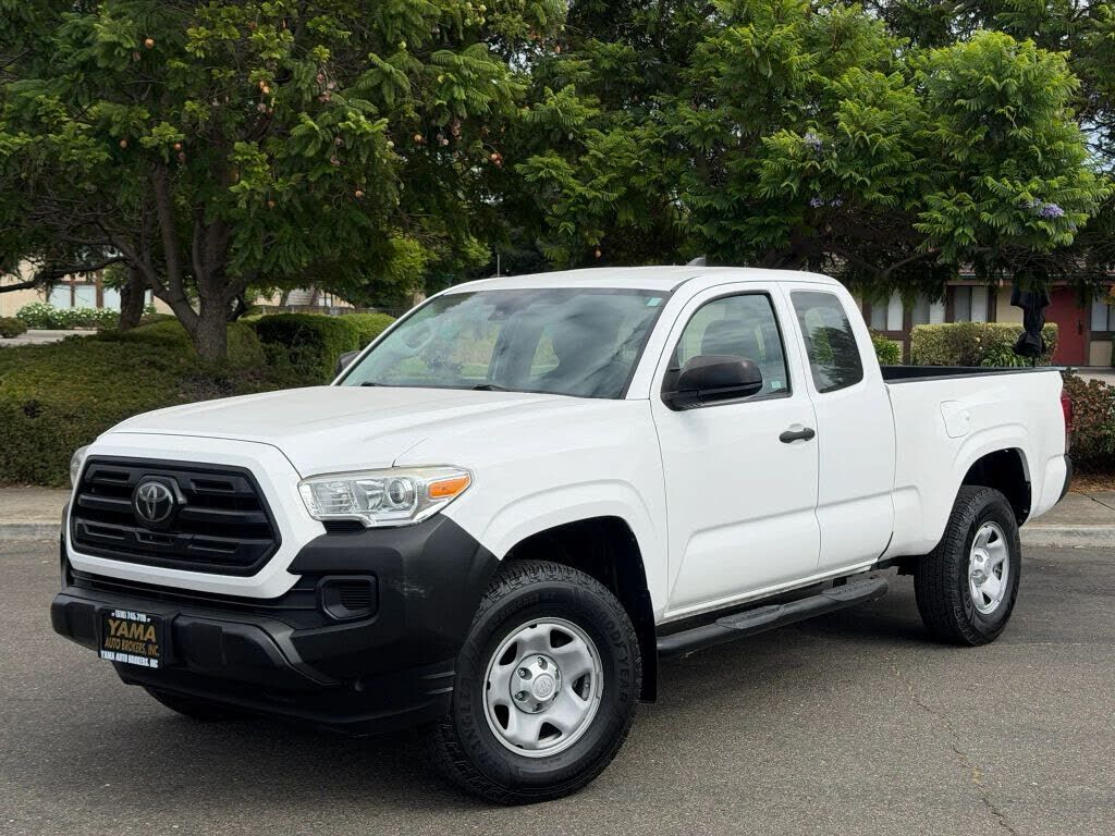 2018 TOYOTA Tacoma