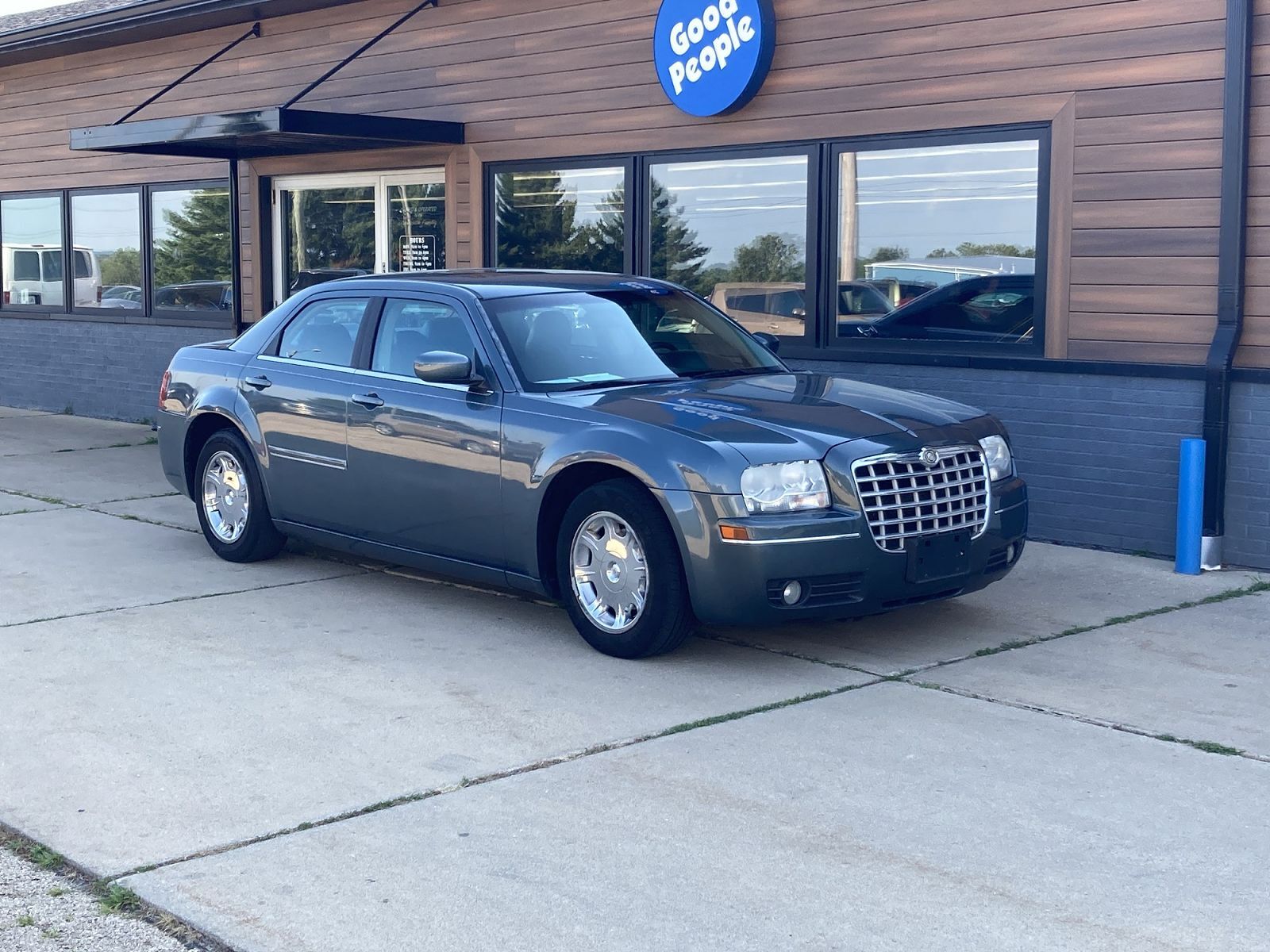 2005 CHRYSLER 300