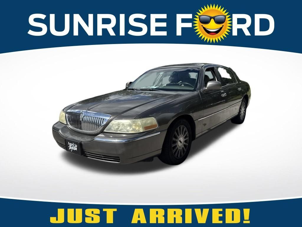 2004 LINCOLN Town Car