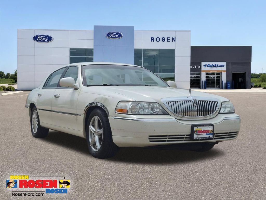2003 LINCOLN Town Car