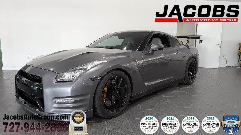2013 NISSAN GT-R