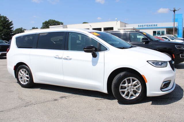 2024 CHRYSLER Pacifica