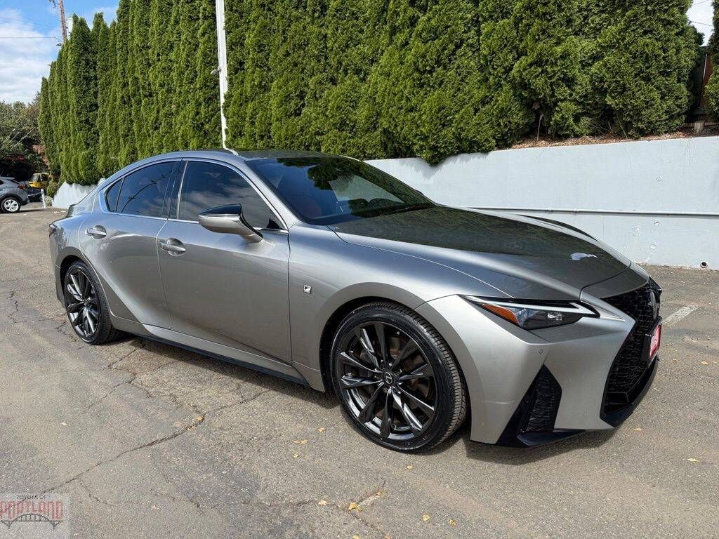 2022 LEXUS IS