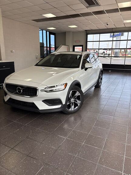 2020 VOLVO V60CC
