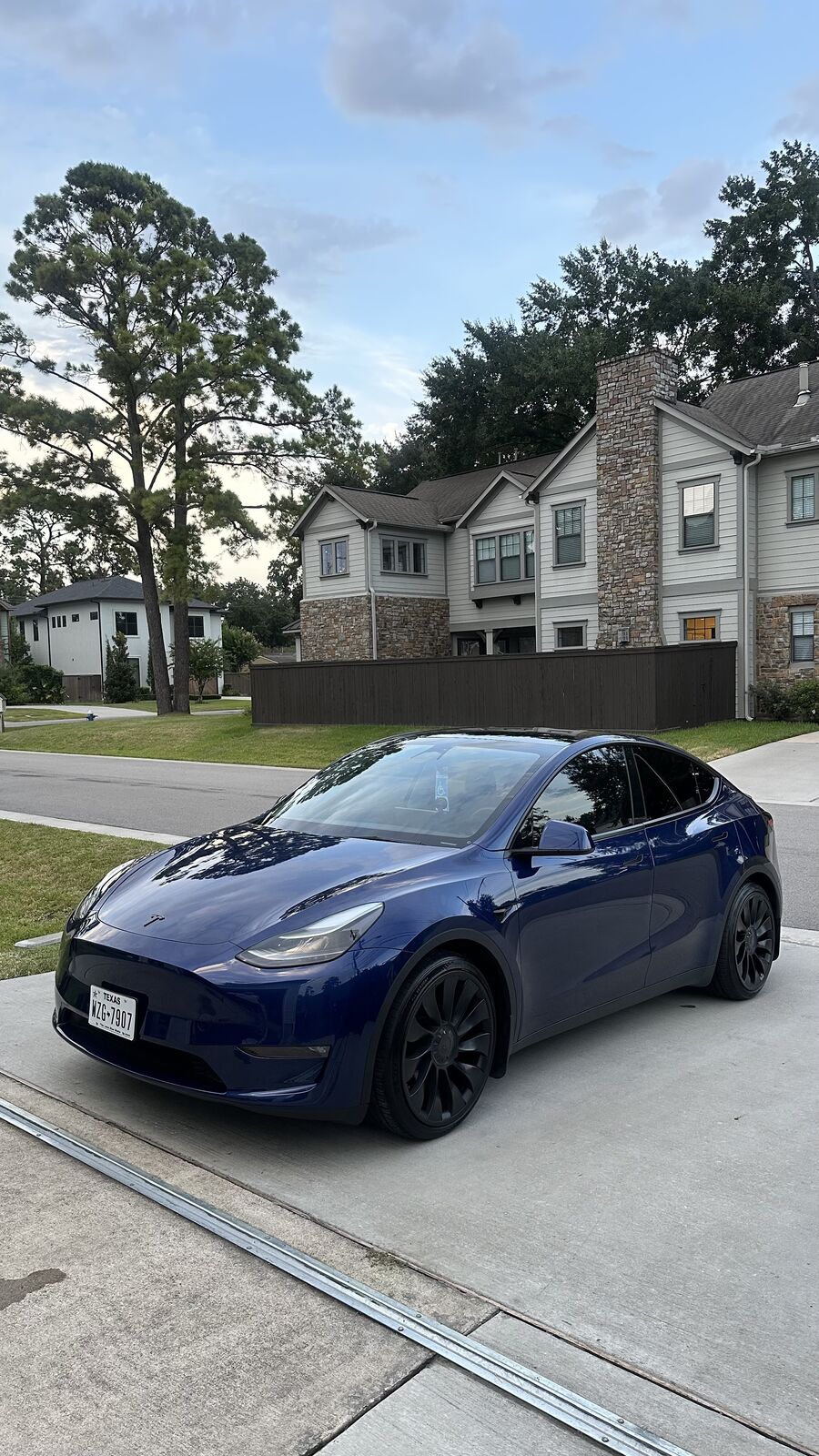 2023 TESLA Model Y