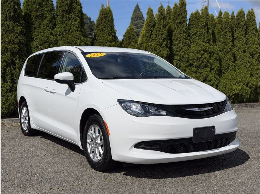 2023 CHRYSLER Voyager