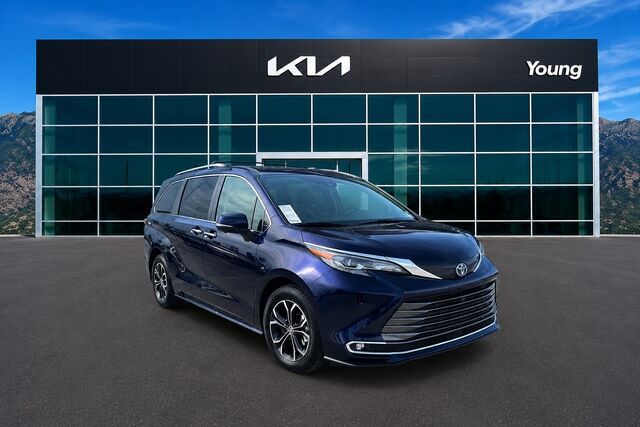 2025 TOYOTA Sienna