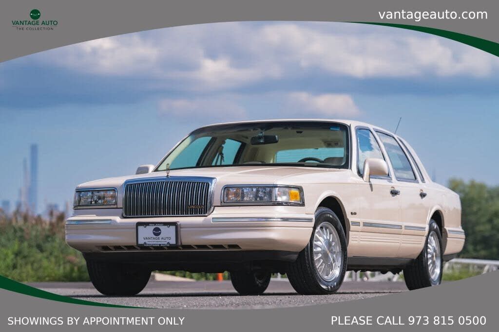 1997 LINCOLN Town Car