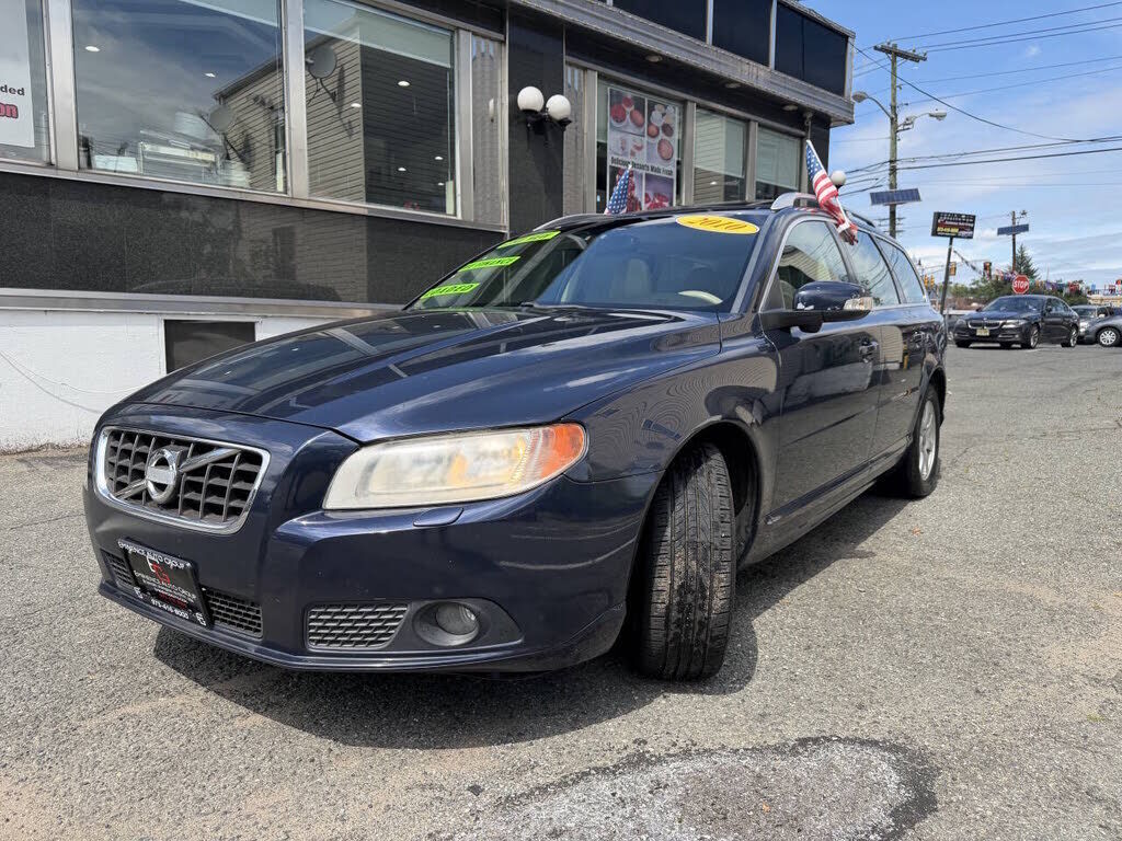 2010 VOLVO V70