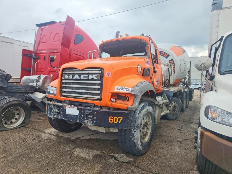 2018 MACK GU