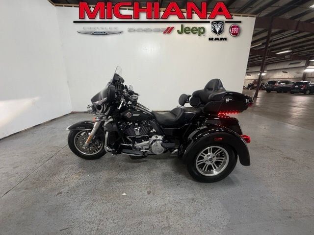 2022 HARLEY DAVIDSON FLHTCUTG / Tri Glide Ultra