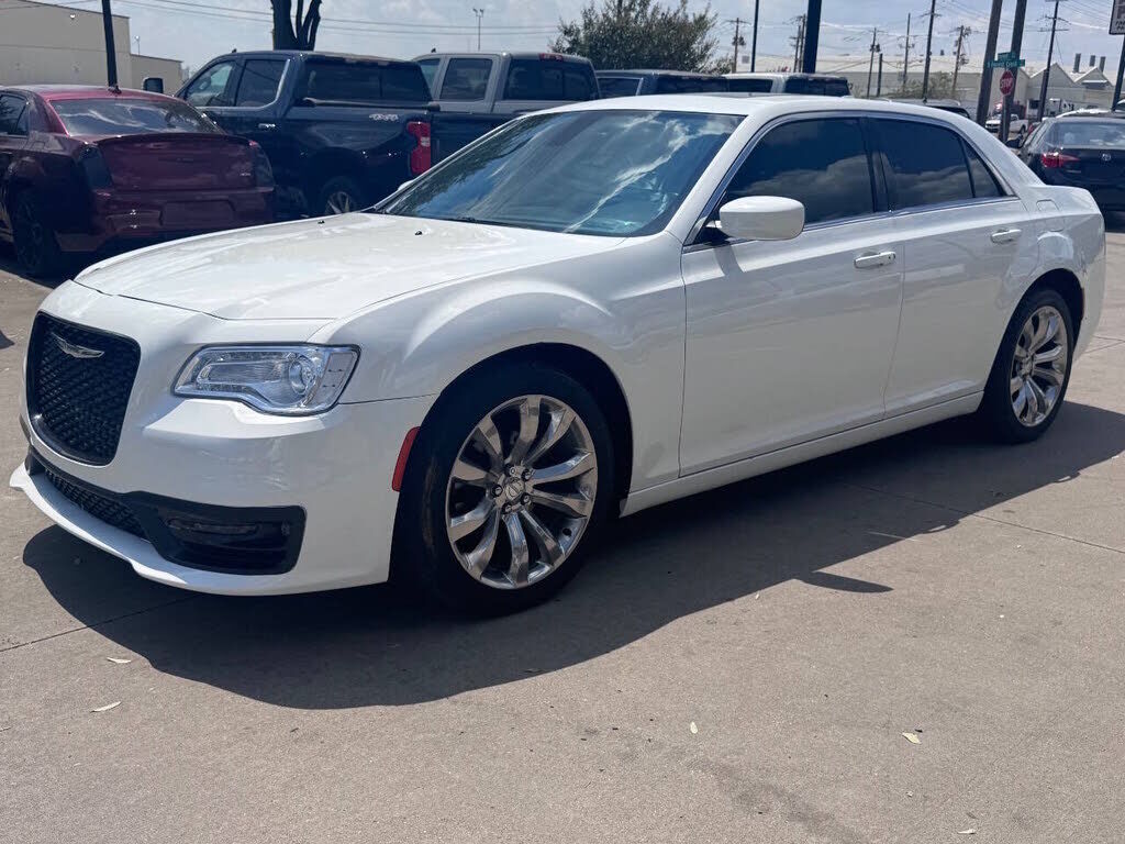 2019 CHRYSLER 300