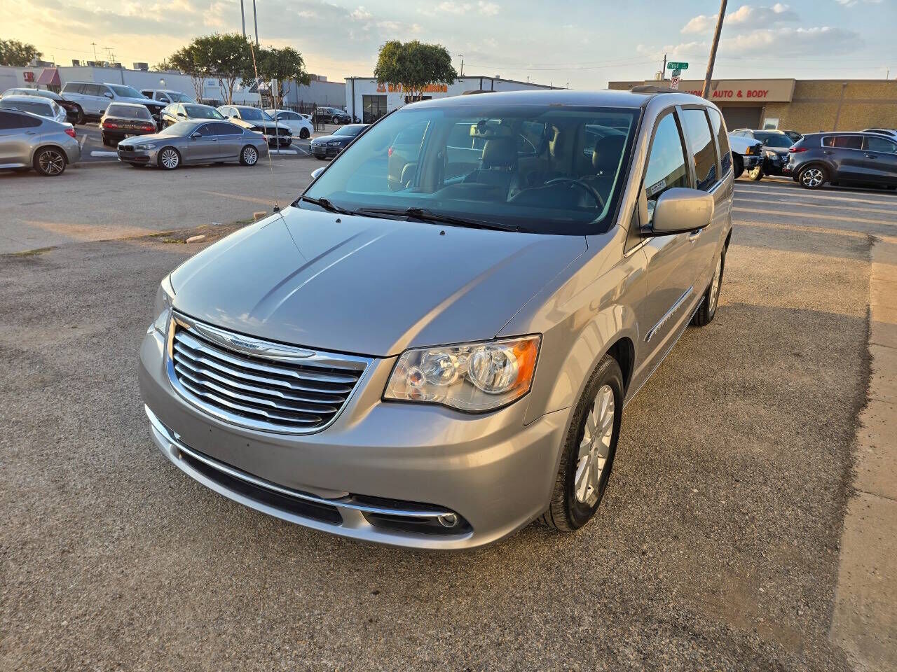 2016 CHRYSLER Town and Country