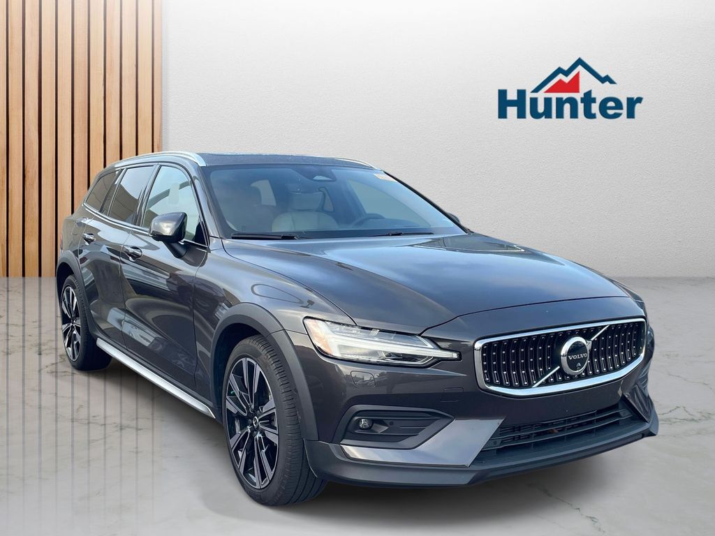 2024 VOLVO V60CC
