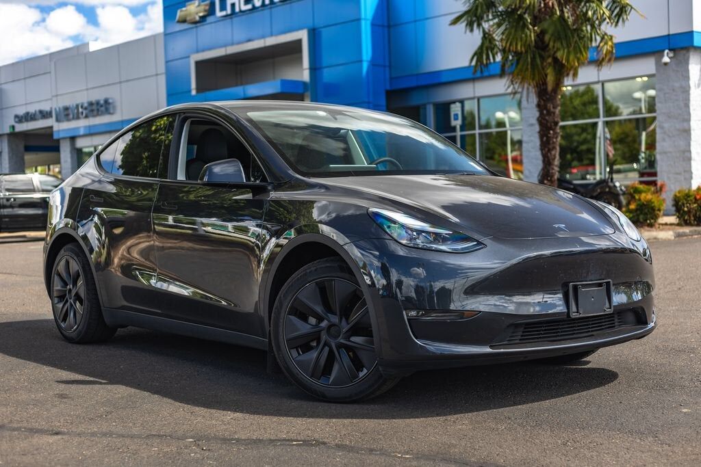 2025 TESLA Model Y