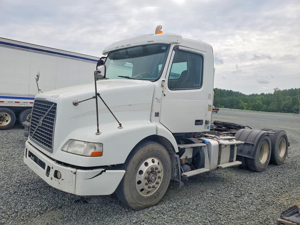 2014 VOLVO TRUCK VNM