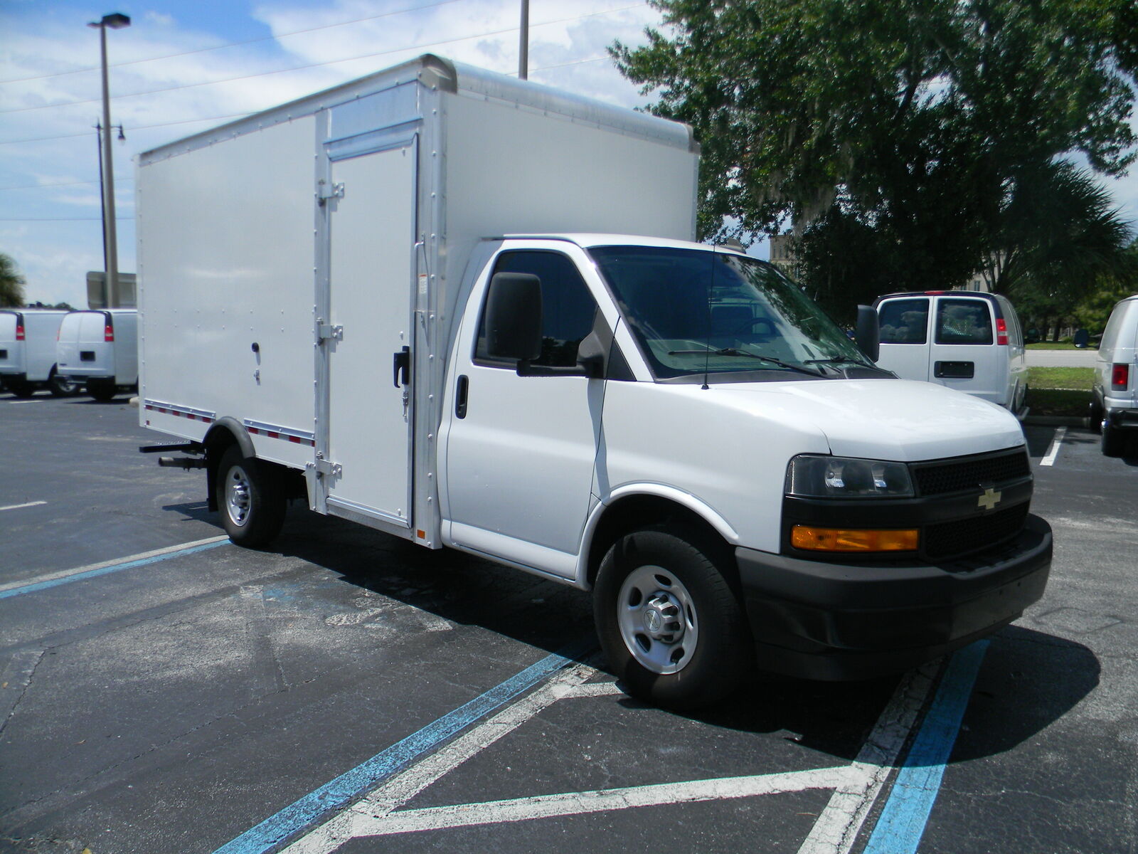 2021 CHEVROLET Express
