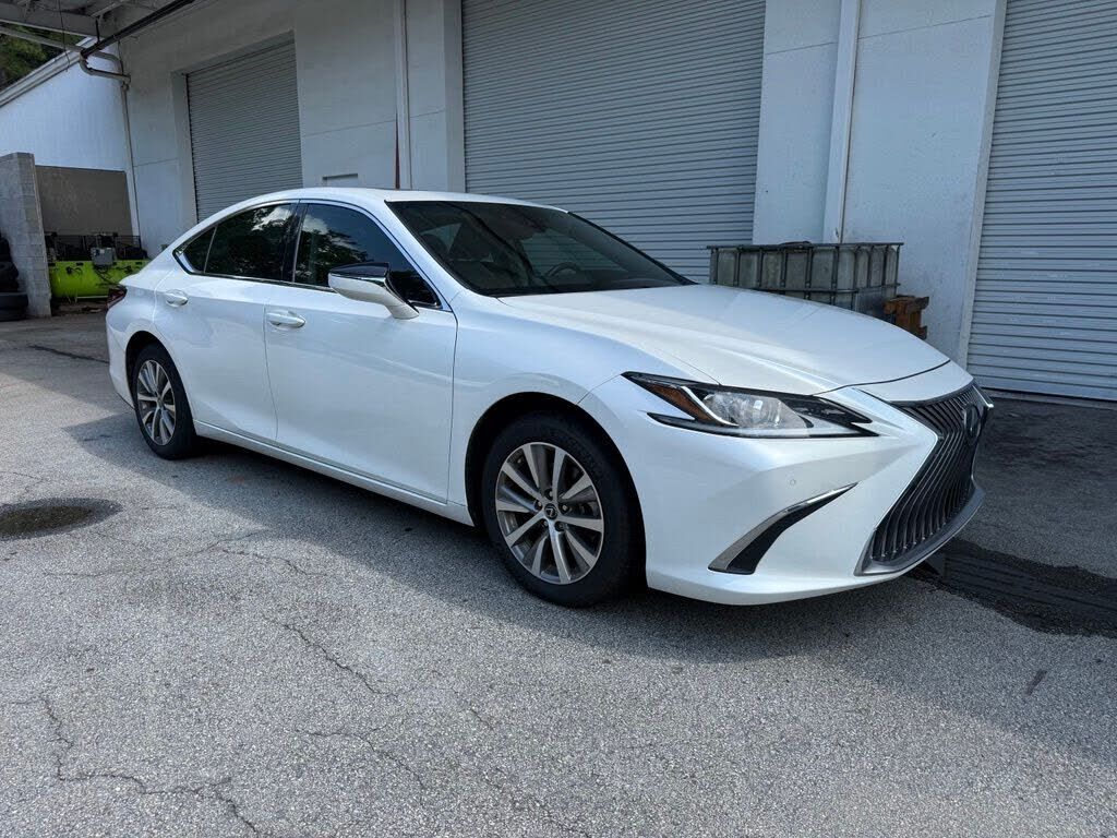 2020 LEXUS ES