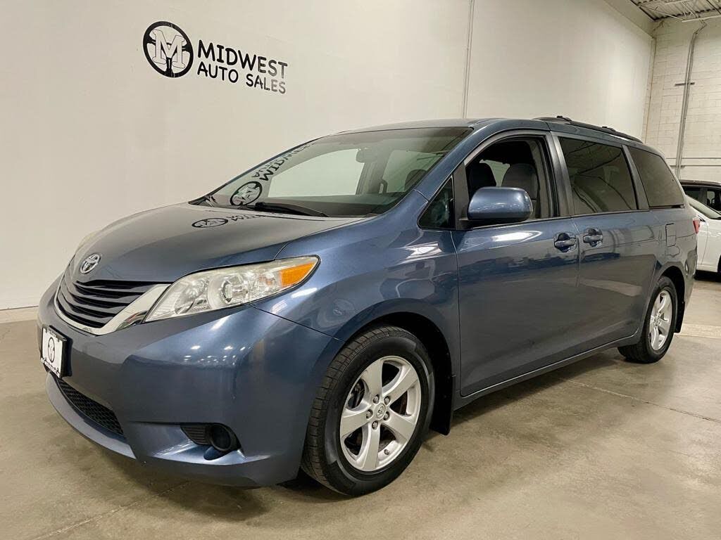 2016 TOYOTA Sienna