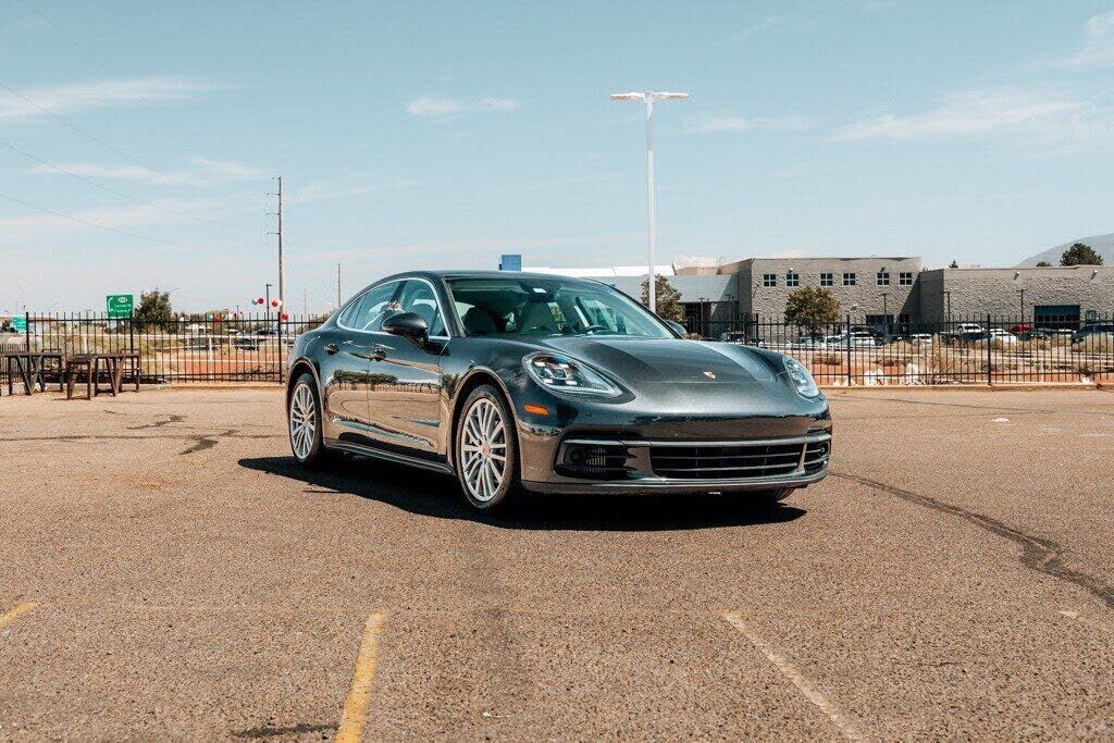 2017 PORSCHE Panamera